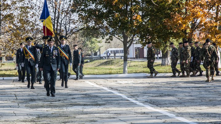 Geniştii Armatei Naţionale aniversează 25 de ani. Vizitatorii au asistat la demonstraţii spectaculoase (FOTO)