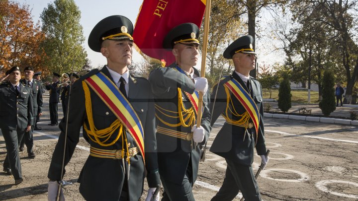 Geniştii Armatei Naţionale aniversează 25 de ani. Vizitatorii au asistat la demonstraţii spectaculoase (FOTO)