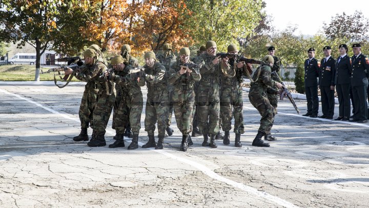 Geniştii Armatei Naţionale aniversează 25 de ani. Vizitatorii au asistat la demonstraţii spectaculoase (FOTO)