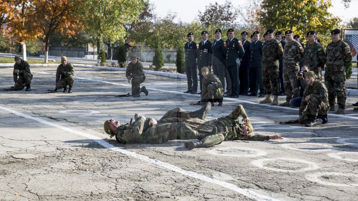 Geniştii Armatei Naţionale aniversează 25 de ani. Vizitatorii au asistat la demonstraţii spectaculoase (FOTO)