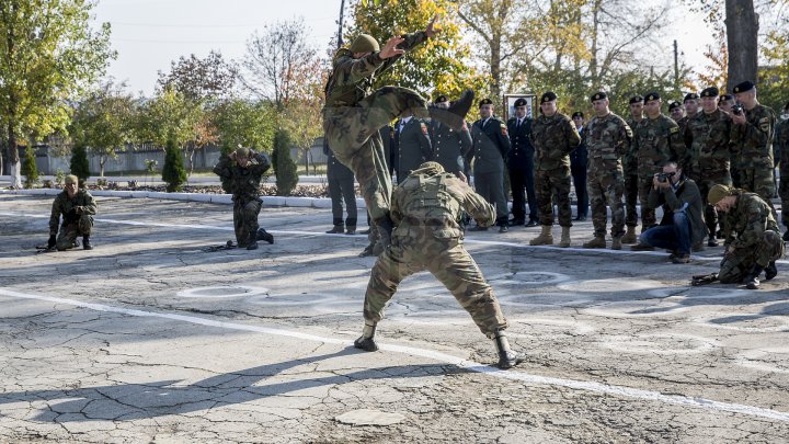 Geniştii Armatei Naţionale aniversează 25 de ani. Vizitatorii au asistat la demonstraţii spectaculoase (FOTO)