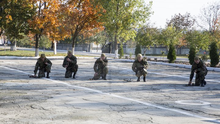 Geniştii Armatei Naţionale aniversează 25 de ani. Vizitatorii au asistat la demonstraţii spectaculoase (FOTO)