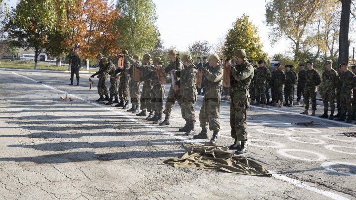 Geniştii Armatei Naţionale aniversează 25 de ani. Vizitatorii au asistat la demonstraţii spectaculoase (FOTO)