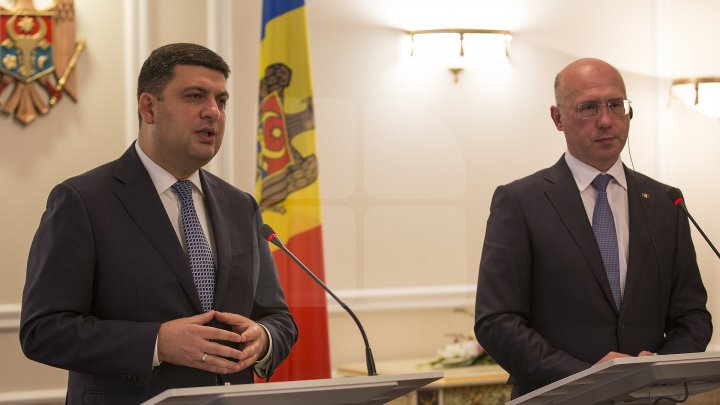 Premierii Pavel Filip şi Volodimir Groisman au semnat Foaia de parcurs pentru dezvoltarea cooperării moldo-ucrainene pentru 2018 (FOTO)