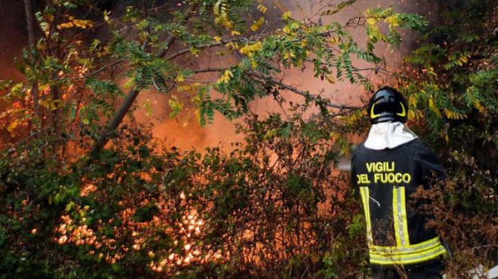 Incendii DEVASTATOARE în nord-estul Italiei. Peste 1.000 de oameni au fost evacuați