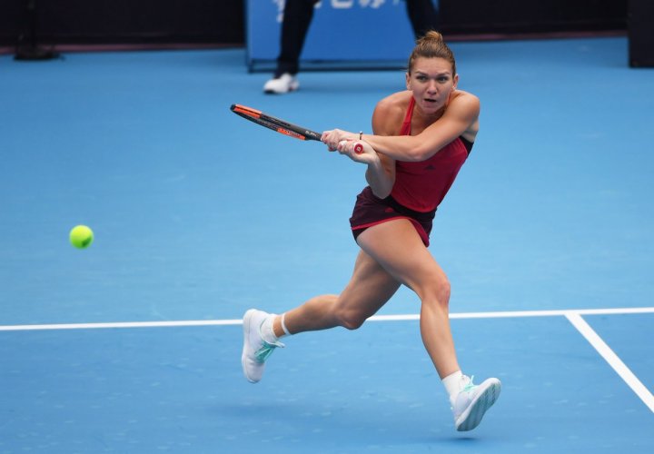 Victorie spectaculoasă. Simona Halep a bătut-o pe Maria Sharapova în două seturi la Beijing