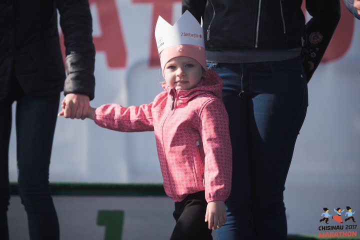 FOTOREPORT: Aproximativ 17 mii de oameni au participat la cea de-a treia ediţie a maratonului din Chişinău