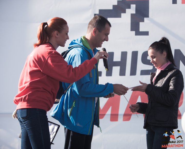 FOTOREPORT: Aproximativ 17 mii de oameni au participat la cea de-a treia ediţie a maratonului din Chişinău