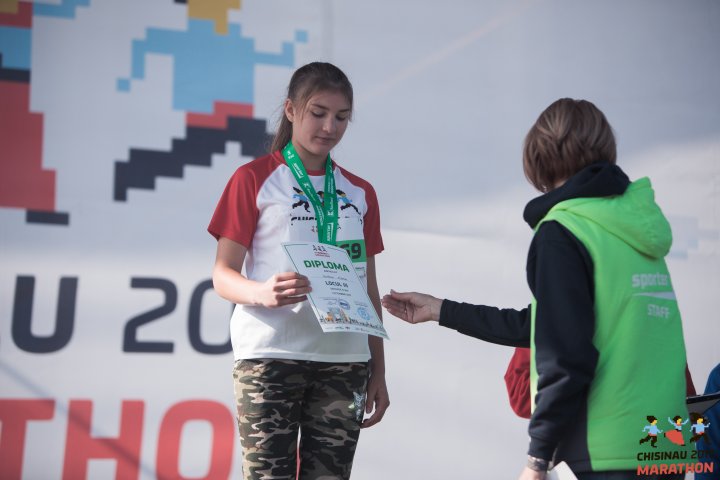 FOTOREPORT: Aproximativ 17 mii de oameni au participat la cea de-a treia ediţie a maratonului din Chişinău