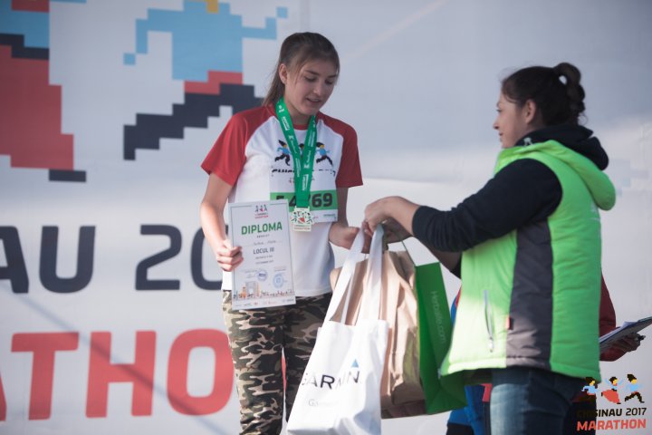 FOTOREPORT: Aproximativ 17 mii de oameni au participat la cea de-a treia ediţie a maratonului din Chişinău