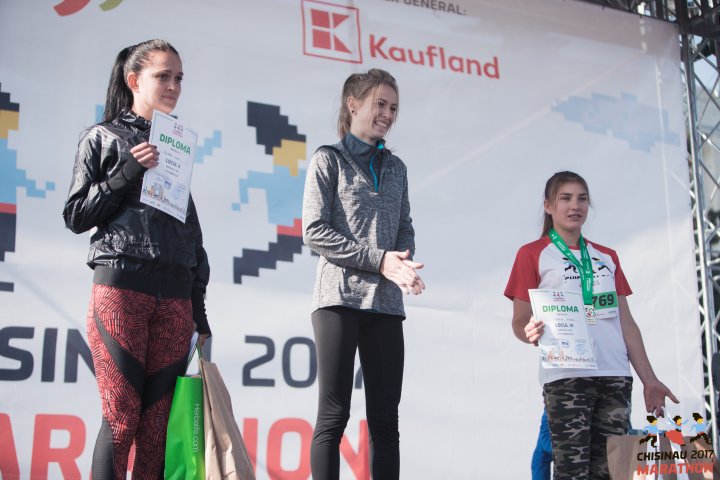 FOTOREPORT: Aproximativ 17 mii de oameni au participat la cea de-a treia ediţie a maratonului din Chişinău