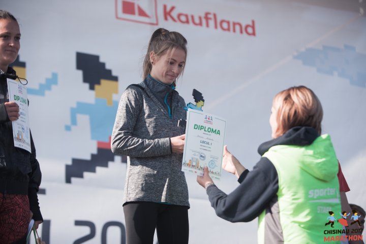 FOTOREPORT: Aproximativ 17 mii de oameni au participat la cea de-a treia ediţie a maratonului din Chişinău