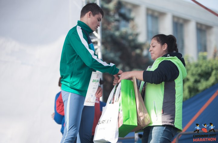 FOTOREPORT: Aproximativ 17 mii de oameni au participat la cea de-a treia ediţie a maratonului din Chişinău