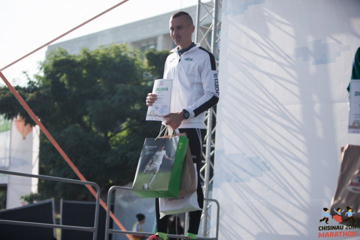 FOTOREPORT: Aproximativ 17 mii de oameni au participat la cea de-a treia ediţie a maratonului din Chişinău