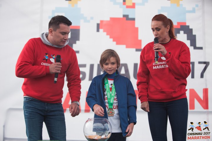 FOTOREPORT: Aproximativ 17 mii de oameni au participat la cea de-a treia ediţie a maratonului din Chişinău