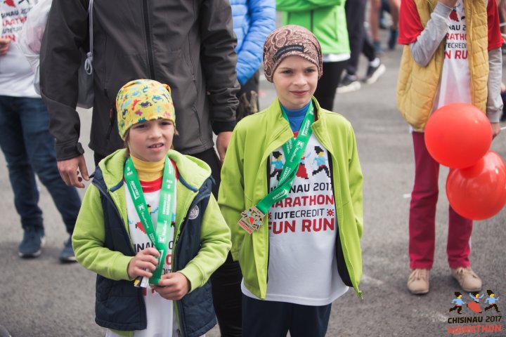 FOTOREPORT: Aproximativ 17 mii de oameni au participat la cea de-a treia ediţie a maratonului din Chişinău