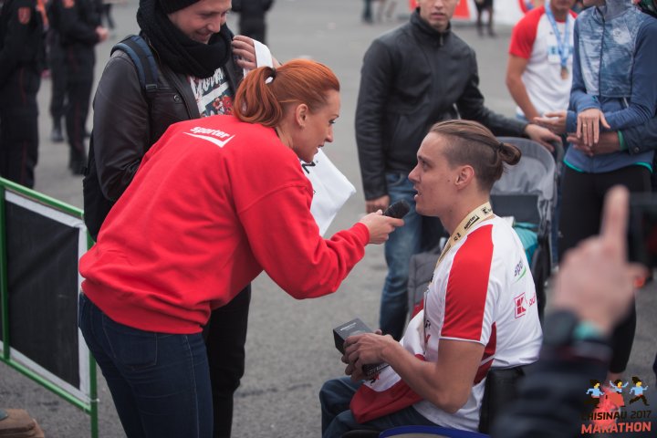 FOTOREPORT: Aproximativ 17 mii de oameni au participat la cea de-a treia ediţie a maratonului din Chişinău