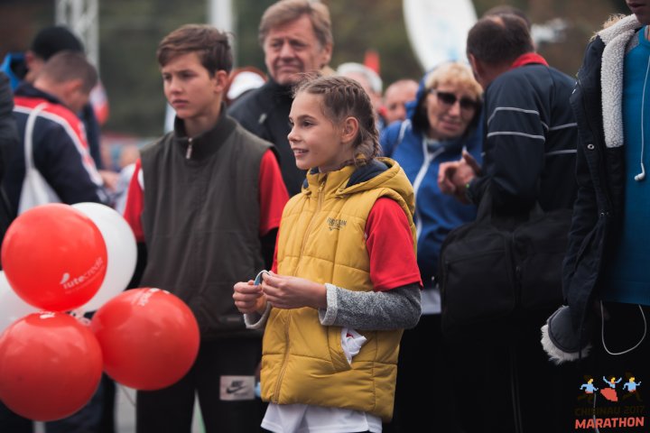 FOTOREPORT: Aproximativ 17 mii de oameni au participat la cea de-a treia ediţie a maratonului din Chişinău