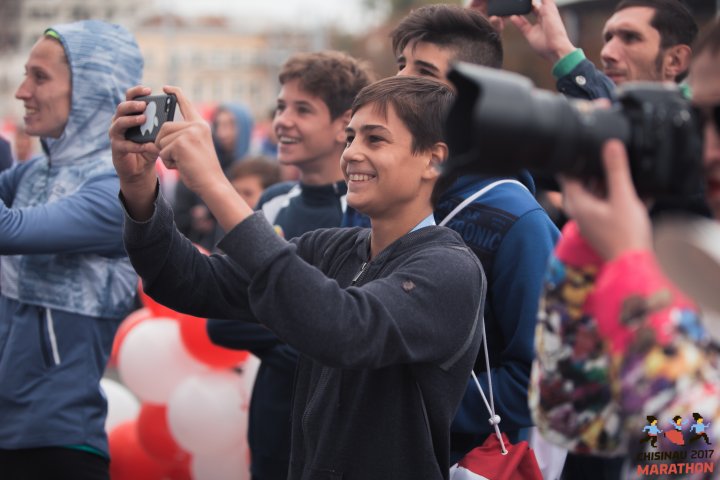 FOTOREPORT: Aproximativ 17 mii de oameni au participat la cea de-a treia ediţie a maratonului din Chişinău