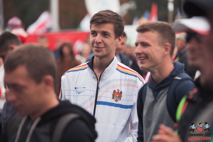 FOTOREPORT: Aproximativ 17 mii de oameni au participat la cea de-a treia ediţie a maratonului din Chişinău