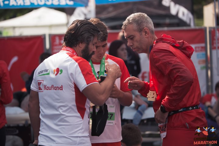 FOTOREPORT: Aproximativ 17 mii de oameni au participat la cea de-a treia ediţie a maratonului din Chişinău