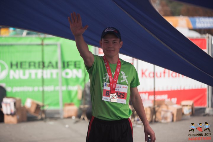 FOTOREPORT: Aproximativ 17 mii de oameni au participat la cea de-a treia ediţie a maratonului din Chişinău