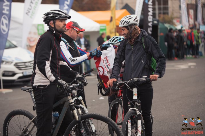 FOTOREPORT: Aproximativ 17 mii de oameni au participat la cea de-a treia ediţie a maratonului din Chişinău