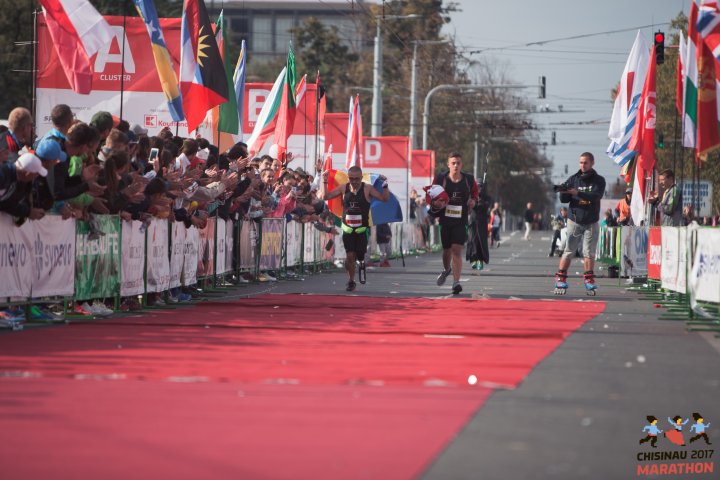 FOTOREPORT: Aproximativ 17 mii de oameni au participat la cea de-a treia ediţie a maratonului din Chişinău