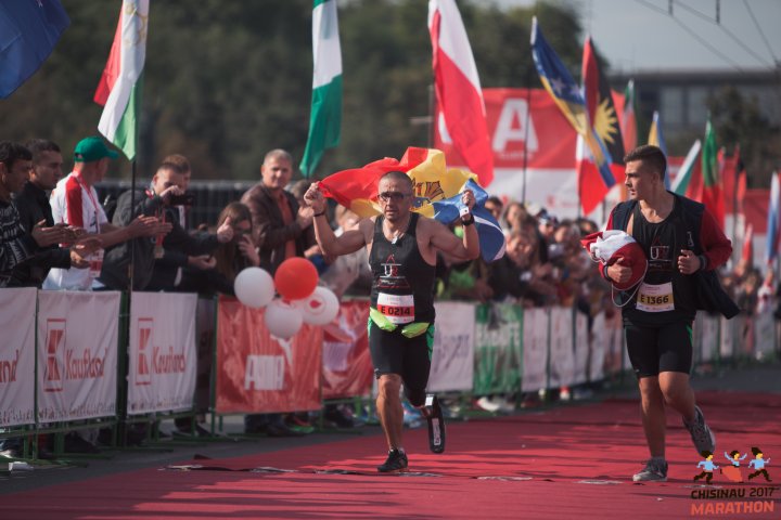 FOTOREPORT: Aproximativ 17 mii de oameni au participat la cea de-a treia ediţie a maratonului din Chişinău