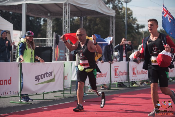 FOTOREPORT: Aproximativ 17 mii de oameni au participat la cea de-a treia ediţie a maratonului din Chişinău