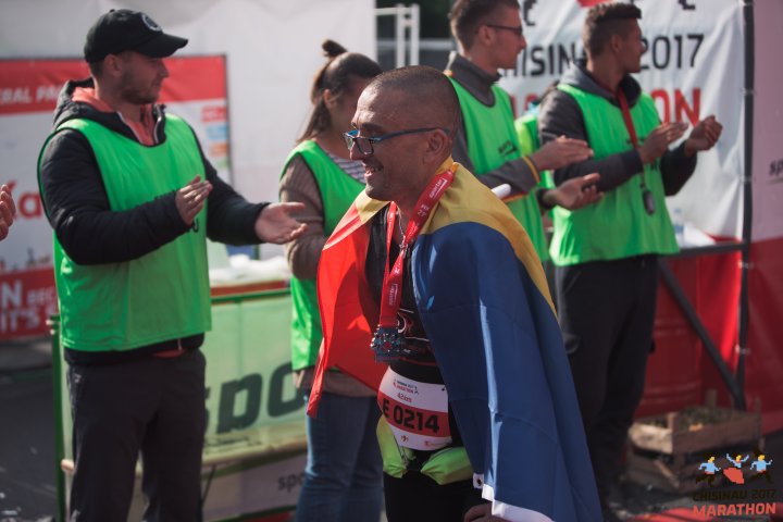 FOTOREPORT: Aproximativ 17 mii de oameni au participat la cea de-a treia ediţie a maratonului din Chişinău