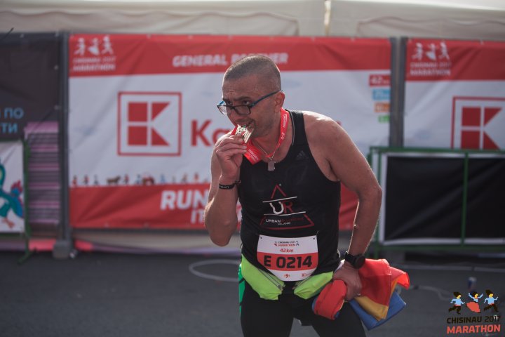 FOTOREPORT: Aproximativ 17 mii de oameni au participat la cea de-a treia ediţie a maratonului din Chişinău