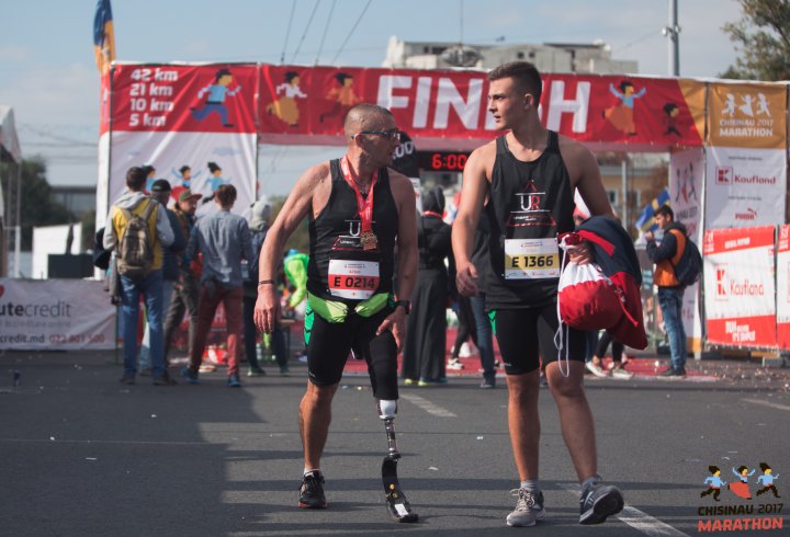 FOTOREPORT: Aproximativ 17 mii de oameni au participat la cea de-a treia ediţie a maratonului din Chişinău