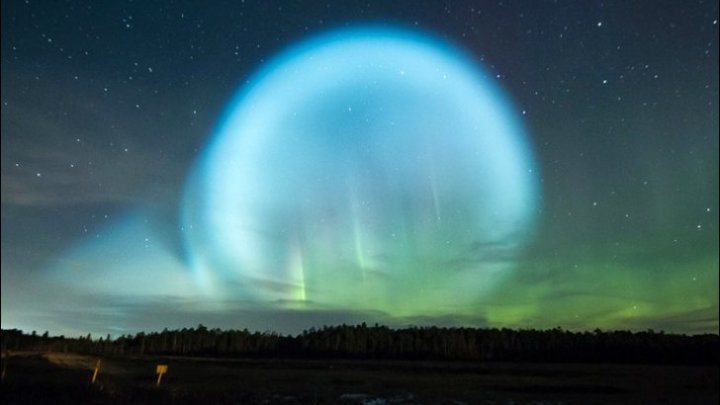 Fenomen MISTERIOS şi SPECTACULOS pe cer. Ce era globul uriaş de lumină (FOTO)