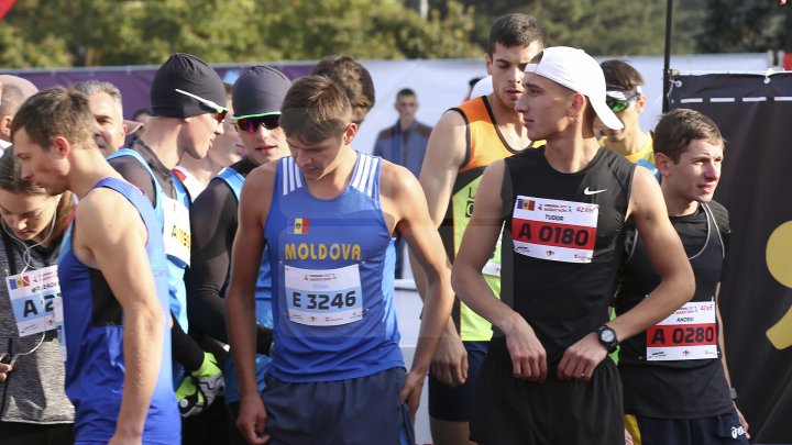 FOTOREPORT: Aproximativ 17 mii de oameni au participat la cea de-a treia ediţie a maratonului din Chişinău