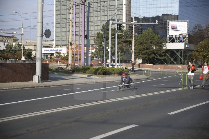 FOTOREPORT: Aproximativ 17 mii de oameni au participat la cea de-a treia ediţie a maratonului din Chişinău