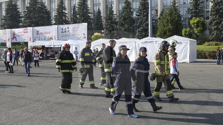 FOTOREPORT: Aproximativ 17 mii de oameni au participat la cea de-a treia ediţie a maratonului din Chişinău