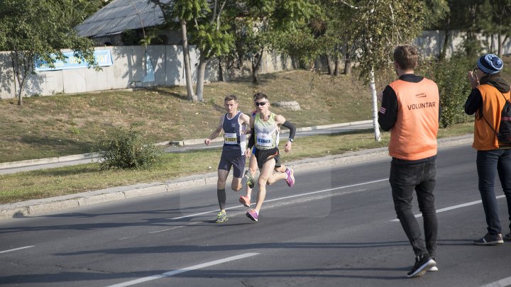 FOTOREPORT: Aproximativ 17 mii de oameni au participat la cea de-a treia ediţie a maratonului din Chişinău