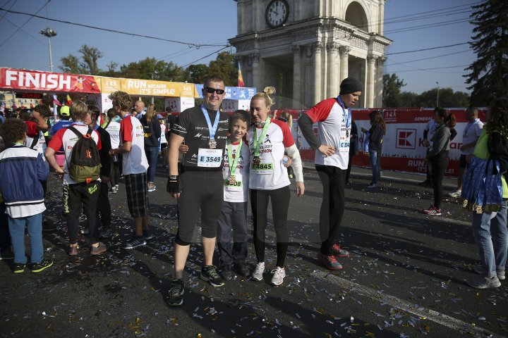 FOTOREPORT: Aproximativ 17 mii de oameni au participat la cea de-a treia ediţie a maratonului din Chişinău