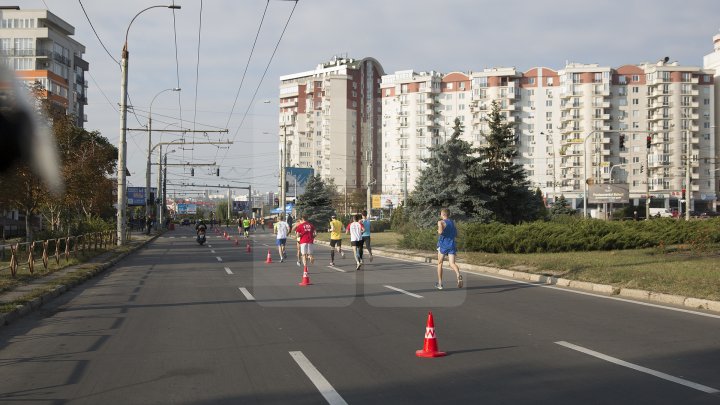 Cel mai important eveniment al anului. Maratonul Internaţional Chişinău atrage mii de participanţi (GALERIE FOTO)