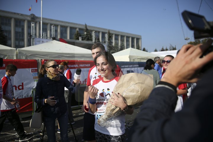 Cerere în căsătorie la Maratonul Internaţional Chişinău (GALERIE FOTO)