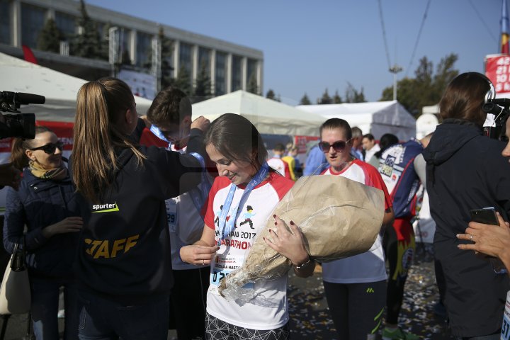 Cerere în căsătorie la Maratonul Internaţional Chişinău (GALERIE FOTO)