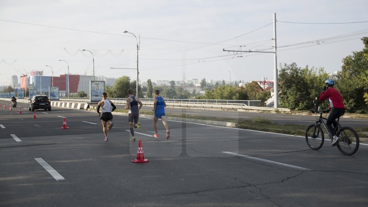 Cel mai important eveniment al anului. Maratonul Internaţional Chişinău atrage mii de participanţi (GALERIE FOTO)