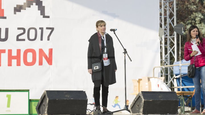 FOTOREPORT: Aproximativ 17 mii de oameni au participat la cea de-a treia ediţie a maratonului din Chişinău