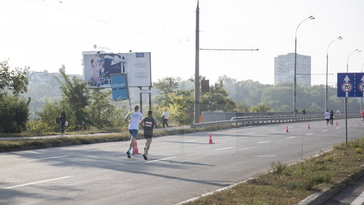 Cel mai important eveniment al anului. Maratonul Internaţional Chişinău atrage mii de participanţi (GALERIE FOTO)