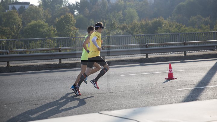 Cel mai important eveniment al anului. Maratonul Internaţional Chişinău atrage mii de participanţi (GALERIE FOTO)