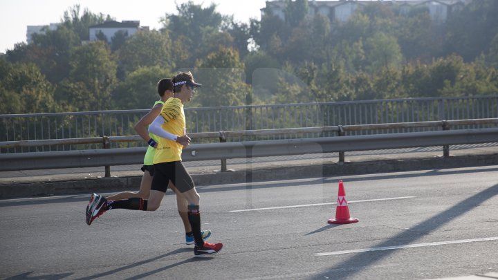 Cel mai important eveniment al anului. Maratonul Internaţional Chişinău atrage mii de participanţi (GALERIE FOTO)