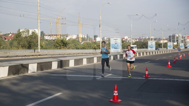 Cel mai important eveniment al anului. Maratonul Internaţional Chişinău atrage mii de participanţi (GALERIE FOTO)