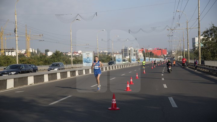 Cel mai important eveniment al anului. Maratonul Internaţional Chişinău atrage mii de participanţi (GALERIE FOTO)