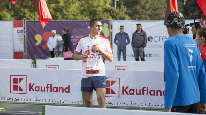 Cel mai important eveniment al anului. Maratonul Internaţional Chişinău atrage mii de participanţi (GALERIE FOTO)